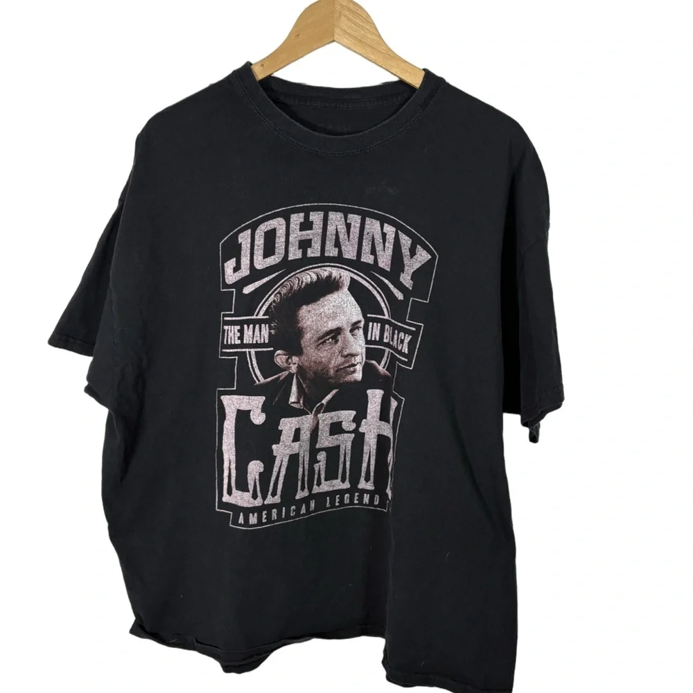 Johnny Cash “Man in Black” Graphic Tee Black Distressed Look - Picture 1 of 5